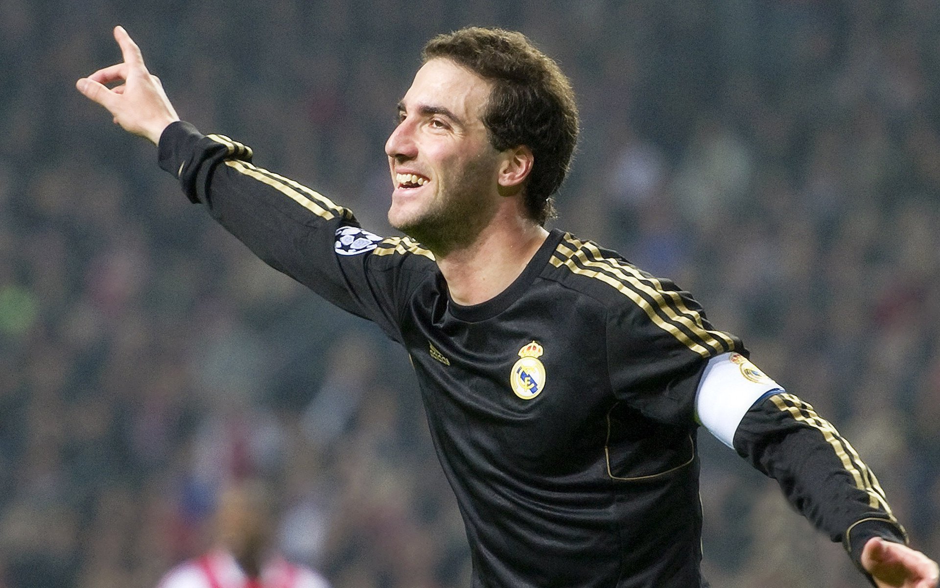 中国足球联赛赛事转播技术不断革新，各大足球联赛转播权